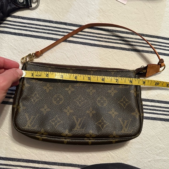 Louis Vuitton Brown Monogram Clutch - Picture 5 of 5